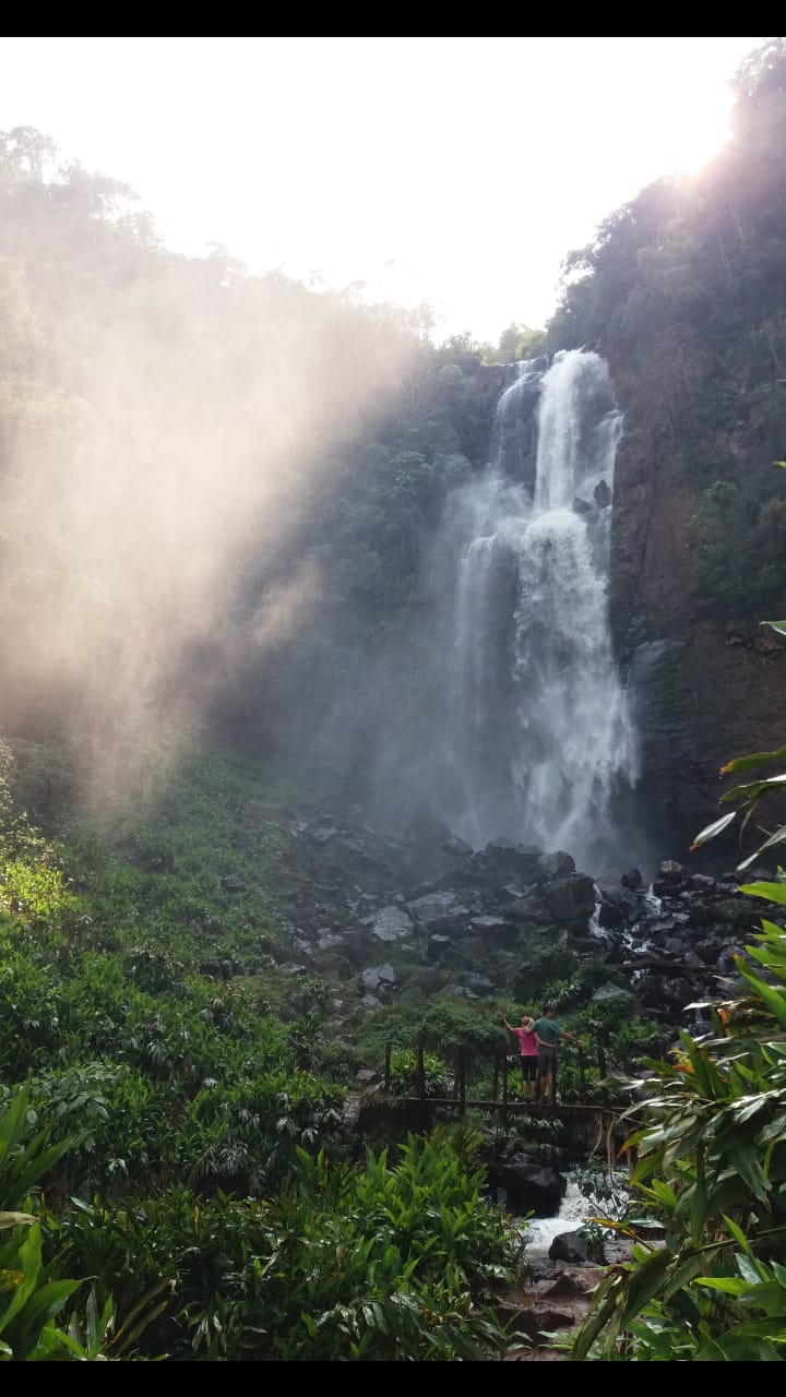 Uma velha ponte convida à contemplação no Salto São Pedro